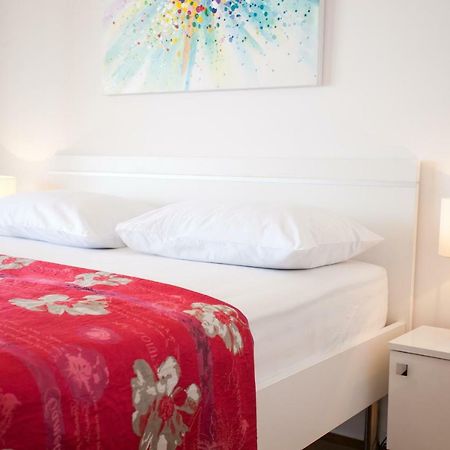 Luxury Beach Front Apt With Seaside View And Free Parking Split Zewnętrze zdjęcie