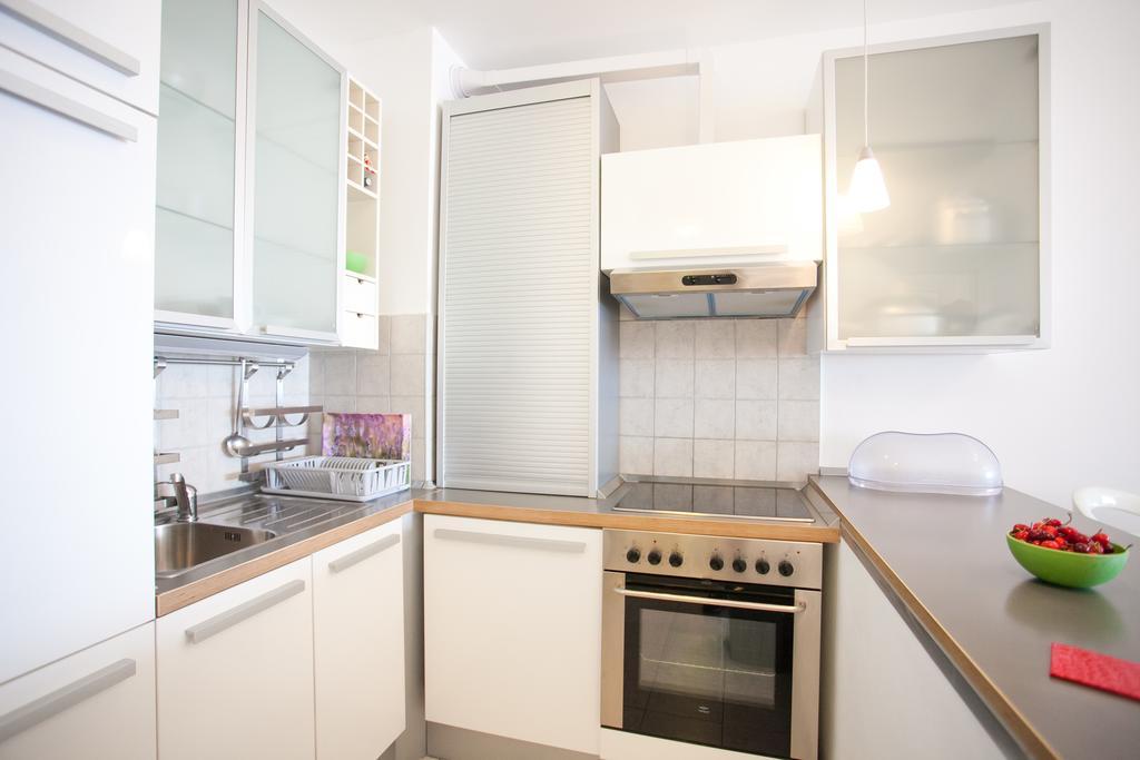 Luxury Beach Front Apt With Seaside View And Free Parking Split Zewnętrze zdjęcie