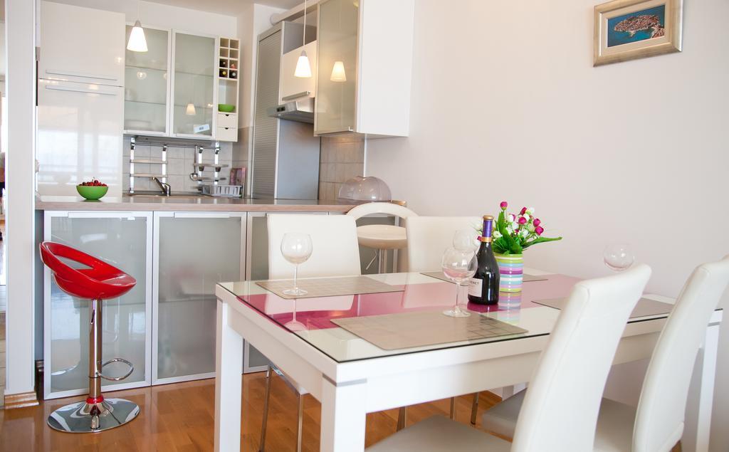 Luxury Beach Front Apt With Seaside View And Free Parking Split Zewnętrze zdjęcie