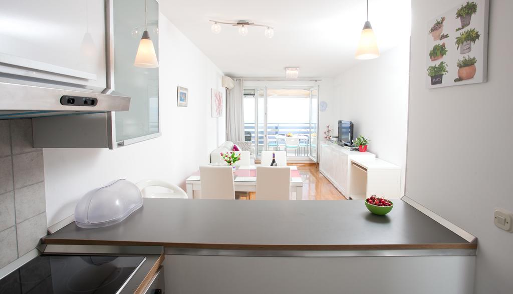 Luxury Beach Front Apt With Seaside View And Free Parking Split Zewnętrze zdjęcie