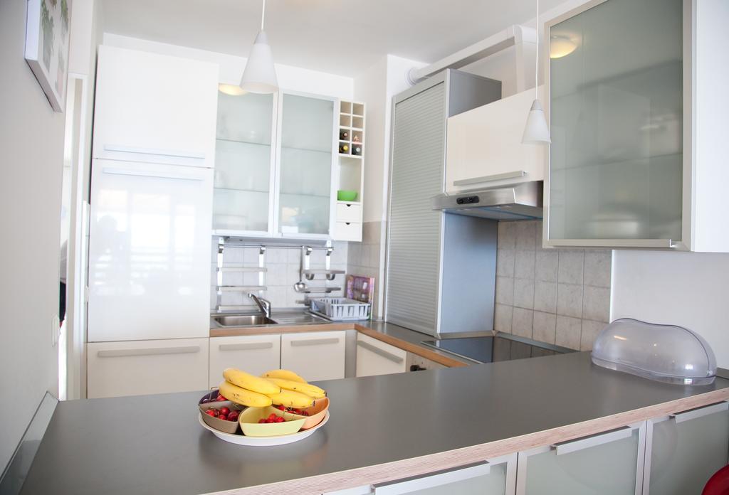 Luxury Beach Front Apt With Seaside View And Free Parking Split Zewnętrze zdjęcie